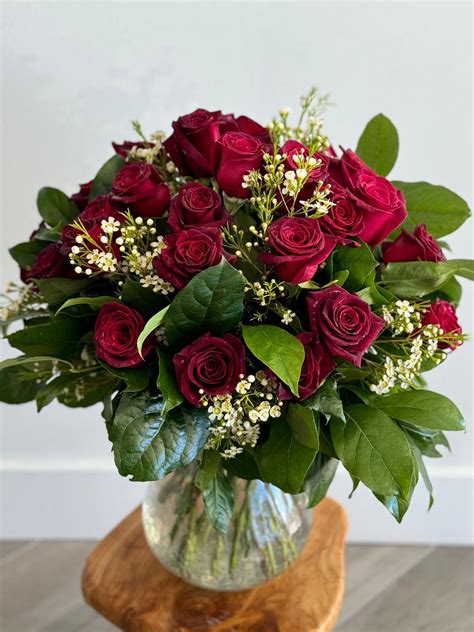 The best gift ever: two dozen red roses | Buy flowers Boca Raton