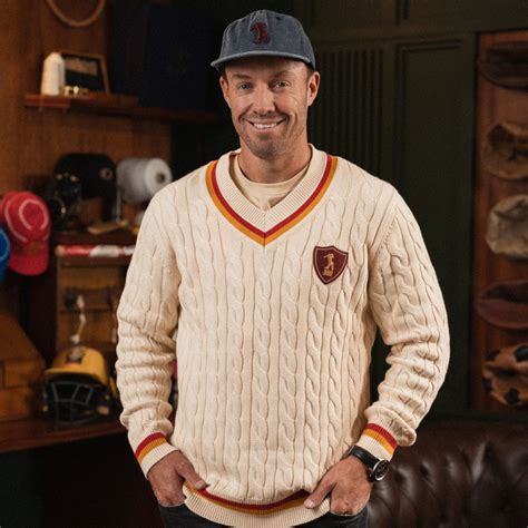 AB de Villiers 360 Small Logo V-neck Knitwear Cable Ivory – Old School ...