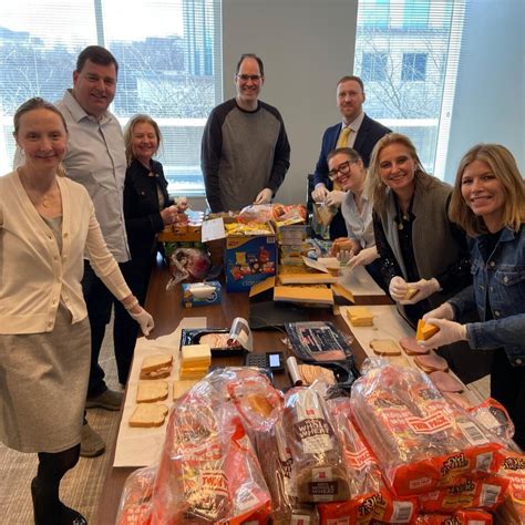 Guggenheim Partners | Together, more than 110 Guggenheim Investment employees across our offices ...