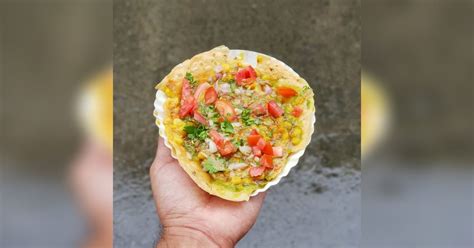 This Tiny Stall Serves Scrumptious Sindhi Breakfast At Just INR 20 | LBB