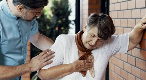 Breathing problem second most common symptom of heart attack after ...