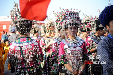湖南省第八届少数民族传统体育运动会在岳阳开幕_新浪新闻