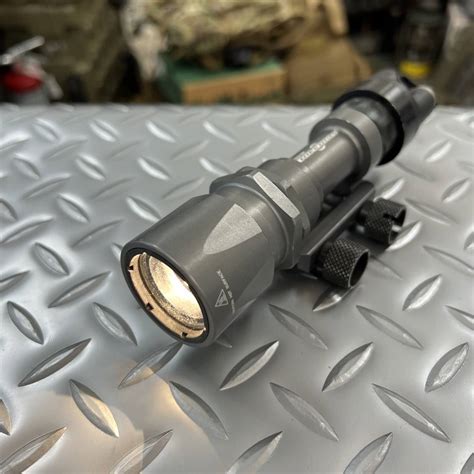 Yahoo!オークション - 米軍実物 SUREFIRE M951/WeaponLight ウェポンラ...