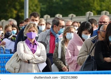 Computer Long Line of People 的图像结果