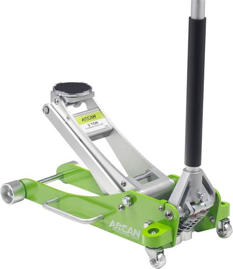3 Best Car Jacks for Flat Tire That Fit in Your Trunk