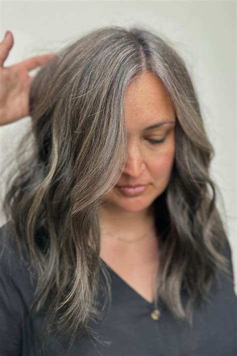 30 Gorgeous Grey Blending Highlights Ideas for '24 | Gray hair growing ...