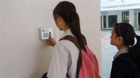UP govt to implement biometric attendance system for 1.5 crore primary ...