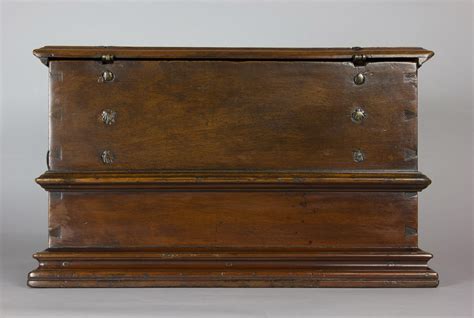 15/16th Century Spanish Walnut Casket, Circa 1500 For Sale at 1stDibs