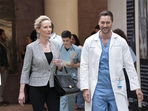 Photo de Laila Robins - New Amsterdam (2018) : Photo Laila Robins, Ryan ...