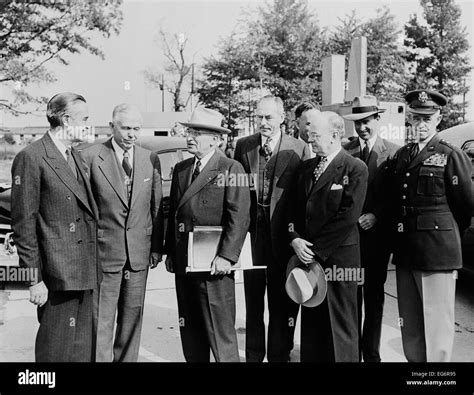 1950s general macarthur hi-res stock photography and images - Alamy