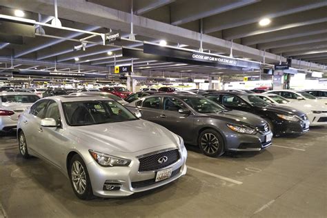 What's it like renting a car as a Hertz President's Circle member ...