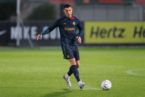 Ronaldo Playing Soccer 的图像结果