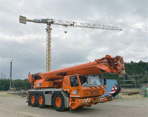 GROVE GMK3060-1 PARA CENTRO DE FORMACIÓN HOLANDÉS - MOVICARGA