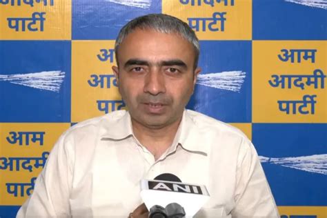 Dhanda vs Chadha: AAP leaders clash over Modi remark