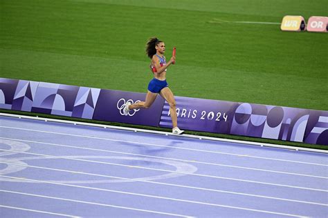 Why did Sydney McLaughlin-Levrone run with long pants in the 400m at ...