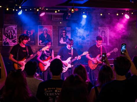 What Is a Music Concert Called? Concert vs Gig, Show, Recital, and ...