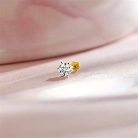 Cluster Glow Diamond Gold Nose Pin for Women Online – Yuvora