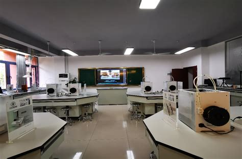 3D打印实验室简介-江西省医药学校制药工程系