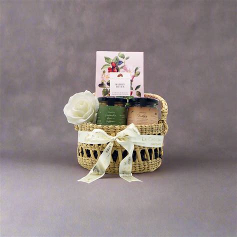 Nuts Berries & Seeds Gift Hamper Basket – La Chocoallure