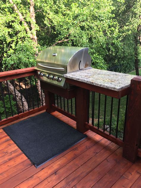 Deck rail with built in grill and granite prep table | Decks backyard, Built in grill, Patio ...