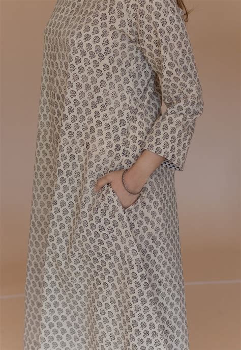 Shriya Off White Bagru Cotton A Line Kurta – THE INDIAN ETHNIC CO.