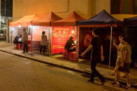 实拍香港算命一条街，世界最繁华都市的香港人竟然如此迷信爱算命|算命|一条街|夜市_新浪新闻