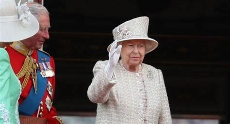英国女王93岁生日，路易斯小王子初体验超活泼、乔治哥哥已厌世|路易斯|英国女王|小王子_新浪新闻