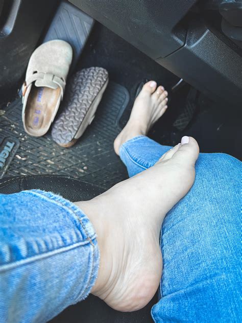 REAGAN FOXX : r/FeetFlirt