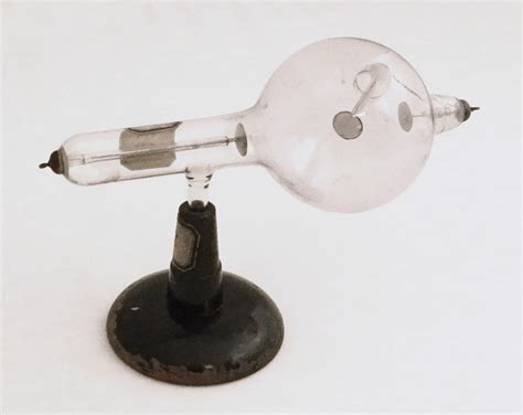 Simple Cold Cathode X-Ray Tube (1900-1905) | Museum of Radiation and Radioactivity