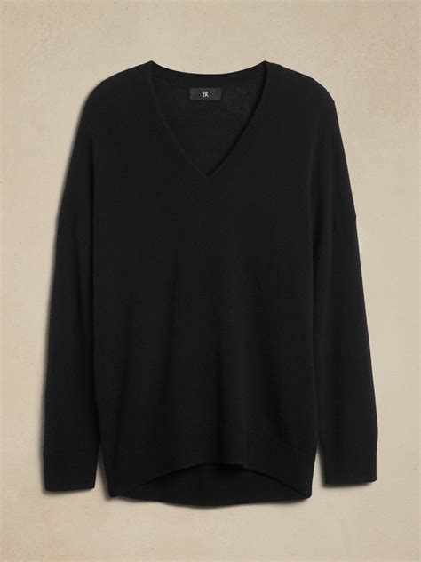Caro Lightweight Cashmere V-Neck Sweater | Banana Republic
