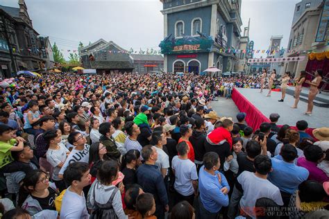 十一期间各地上演“人山人海” 你还认得出这些景点吗？_凤凰网