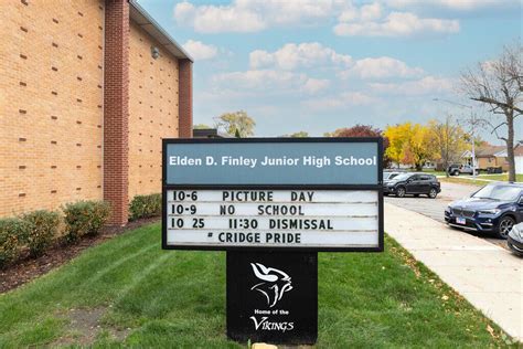 Elden D Finley Jr High School in Chicago Ridge, IL - Homes.com