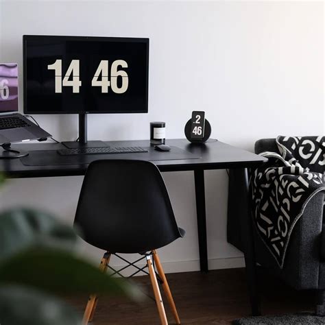 The 10 Cool & Best Desk Clocks (Minimalist, Aesthetic & More)