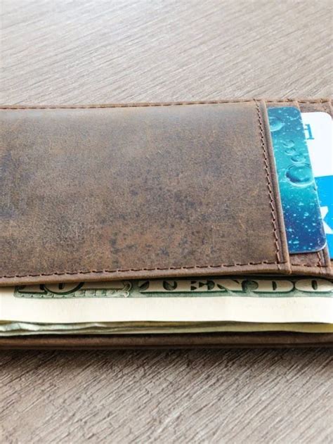 Vastu for Wallet - 7 Things You Should Keep