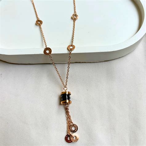 black Hanging Necklace – Label By Hemi