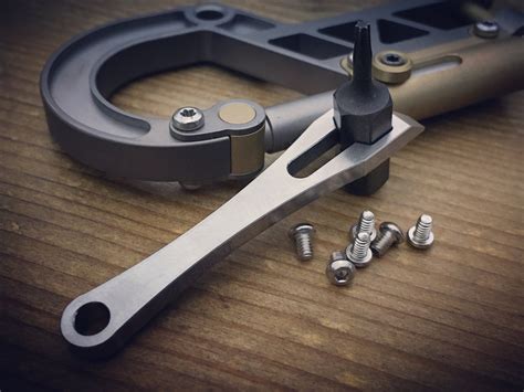 Titanium Gr.5 Mini Pry-Bar Multi Tool
