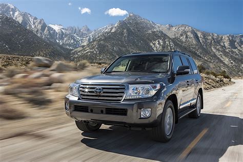 TOYOTA Land Cruiser 200 / V8 Specs, Performance & Photos - 2011, 2012, 2013, 2014, 2015 ...