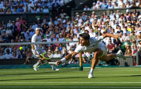 Carlos Alcaraz avanza en Wimbledon
