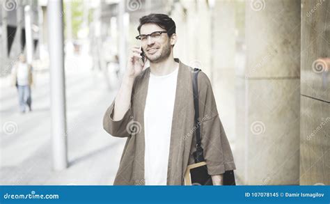 Businessman Running towards Camera 的图像结果