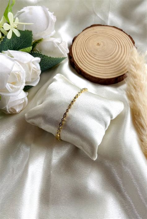 Anti tarnish gold plated stone studded bangle – eternashine