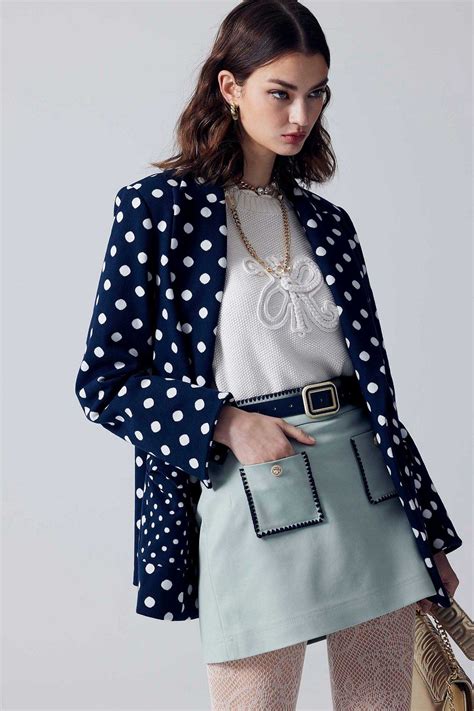 Business-Casual 女生 的图像结果