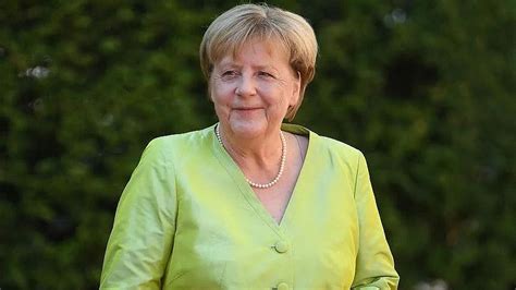 Former German Chancellor Angela Merkel wins UN refugee agency award