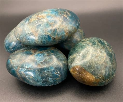 Palm Stone Apatite - Herbs and Arts