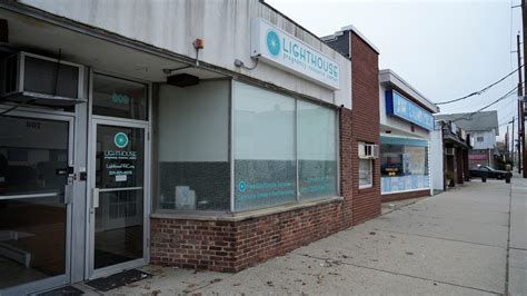 Crisis pregnancy centers — another option or a 'hoax clinic'?