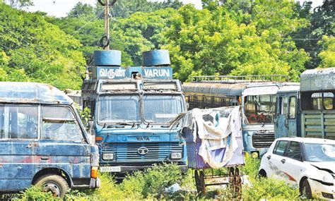 புதுச்சேரியில் பல கோடி ரூபாய் செலவில் வாங்கப்பட்டு, பழுதானதால் ரோந்து ...