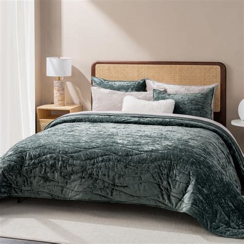 EverGrace Luxury Velvet Quilt Queen Size, Ultra Soft Crushed Velvet ...