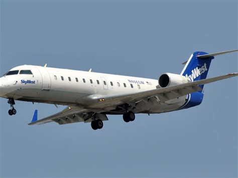 SkyWest flight 6469 returns to Omaha after cockpit communication ...