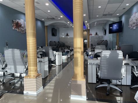 Four Season Nails & Spa – Royal Vista – Professional Nails Salon