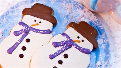 Starbucks Snowman Cookie - All About the Snowy Starbucks Snack + Recipe