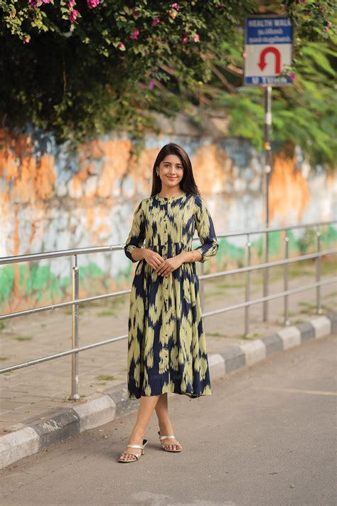 Indie Sky Navy Printed Maternity and Feeding Viscose Dress – HAY!